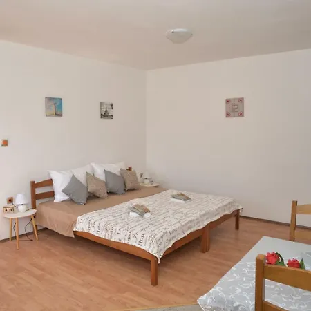 Zora Apartment